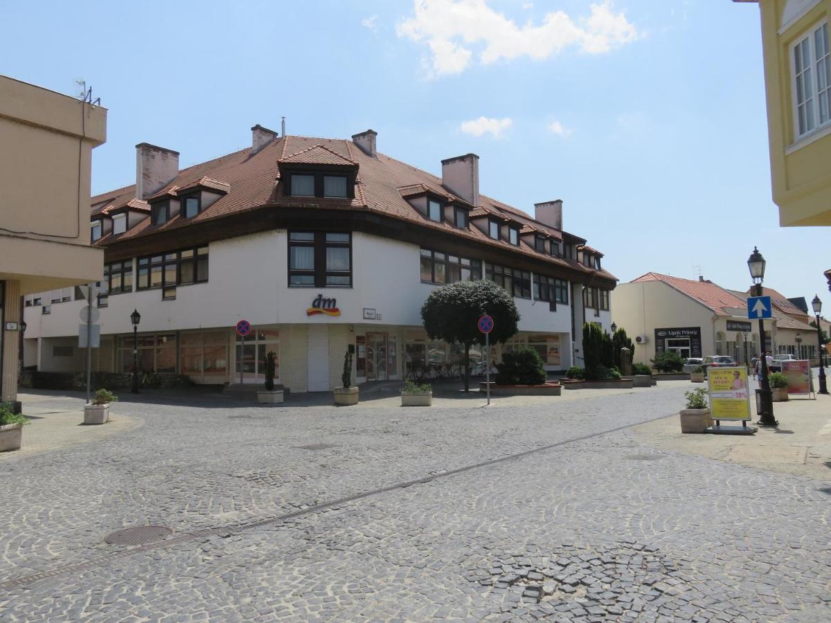 City Corner Central Mosonmagyaróvár Exterior foto